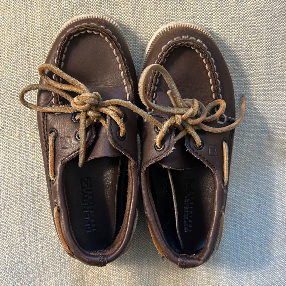 Sperrys!  Perfect boy shoe.  Good condition!